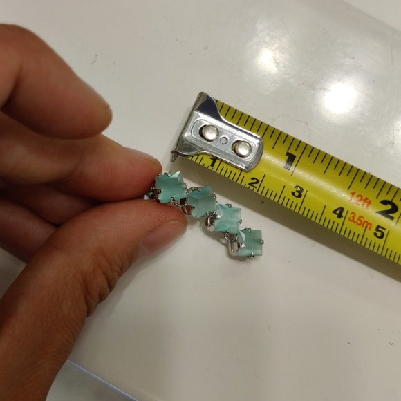 Light green choker necklace and earrings set with green stone jewels - Picture 8 of 8